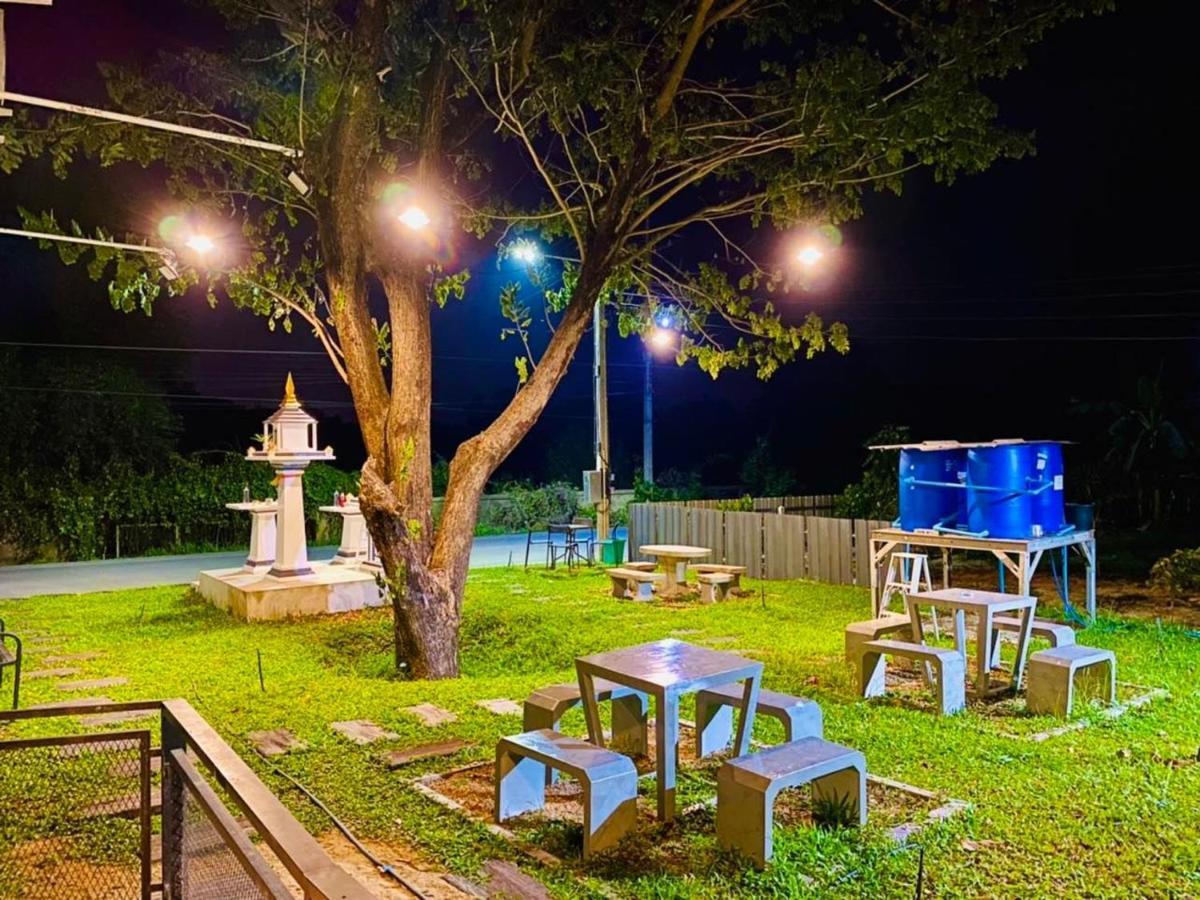 บ้านต้นไม้โฮมสเตย์อุทัยธานี Bagian luar foto